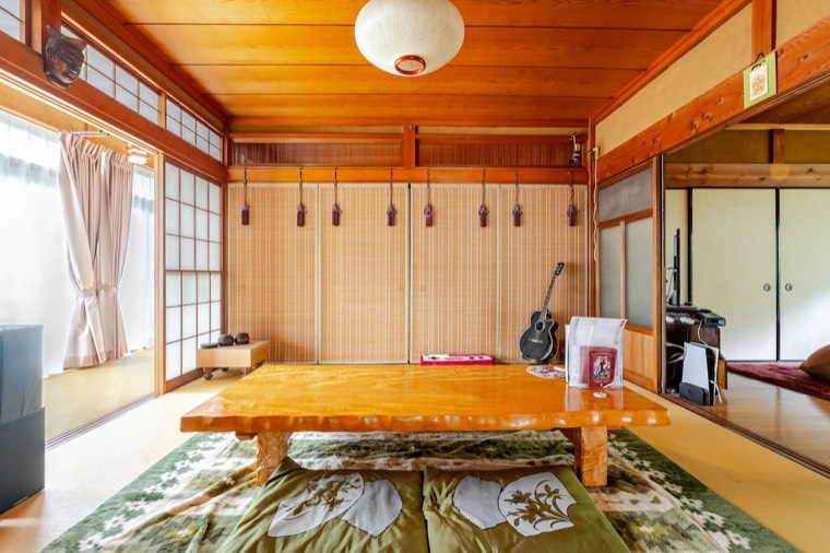 The kotatsu at the centre of the tatami room